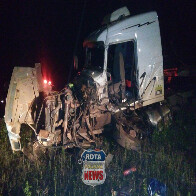 Colisão entre carretas mata um na BR-364