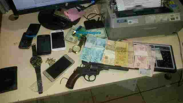 Quarteto é detido após pedir pizza e assaltar entregador na Zona Sul