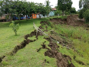 Erosão atinge distrito de Nazaré, no Baixo Madeira, e Defesa Civil interdita área afetada