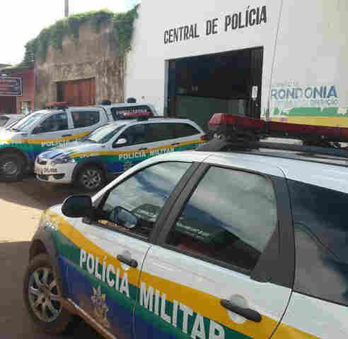 Mulher é detida por espancar os filhos com chave de roda em Porto Velho
