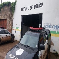 Homem ameaça matar esposa com facão e vizinha o denuncia à polícia, em Porto Velho