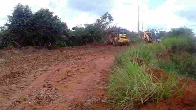 Morador cede área e prefeitura começa abertura de novo acesso ao Ramal Maravilha