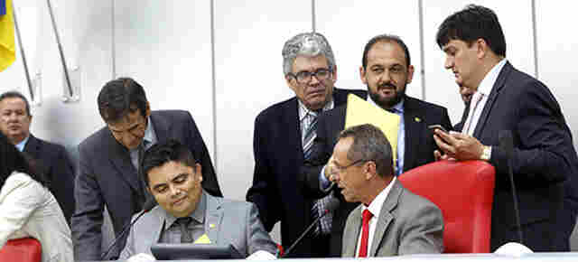 Assembleia aprova projeto do Governo que acaba com feriado da segunda-feira de Carnaval