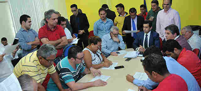 Prefeitura suspende efeitos da Lei que acabou com os quinquênios por 90 dias