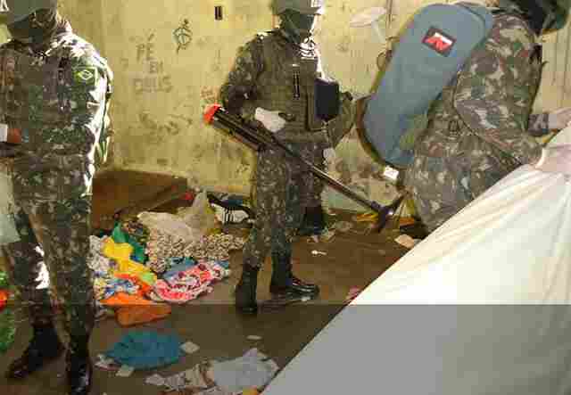 Devassa do Exército no Urso Branco encontra 19 celulares, 64 tabletes de drogas e 600 armas artesanais