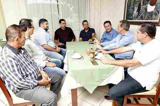 Maurão garante R$ 200 mil para compra de massa asfáltica em Rolim de Moura