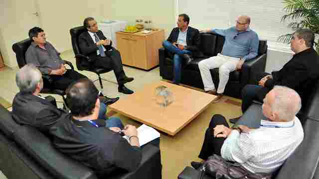 Prefeito mostra preocupações a conselheiros do Tribunal de Contas