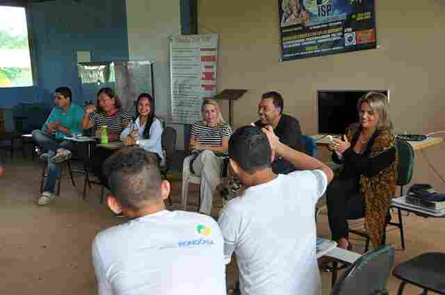 Primeira-dama conhece comunidade de recuperação de dependentes químicos