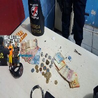 Dupla em motocicleta é detida com droga e dinheiro no Lagoinha, em Porto Velho