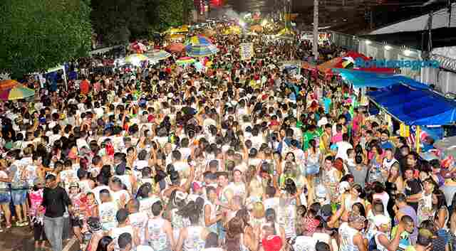 Galo arrasta multidão na comemoração dos 25 anos