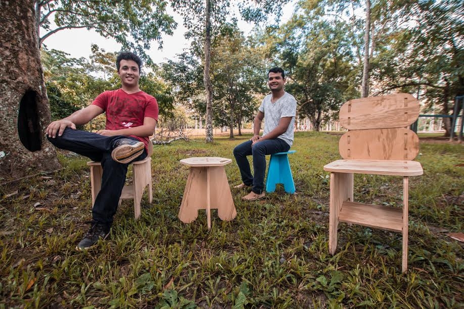 Estudantes de arquitetura inovam na construção de móveis e projetam casa de baixo custo