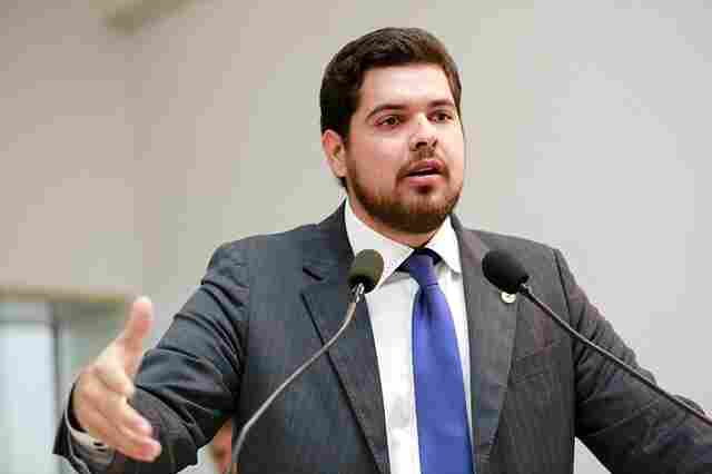 Jean Oliveira parabeniza munícipios pelo 25º aniversário