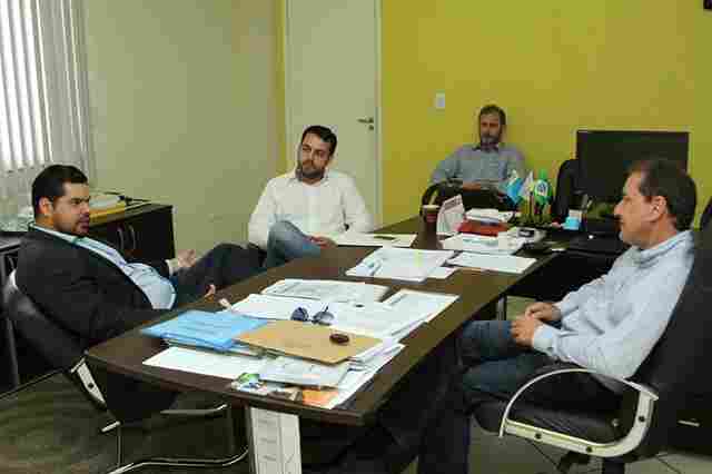 Deputado Jean e vereador Márcio Oliveira solicitam construção de praça e cemitério em União Bandeirantes