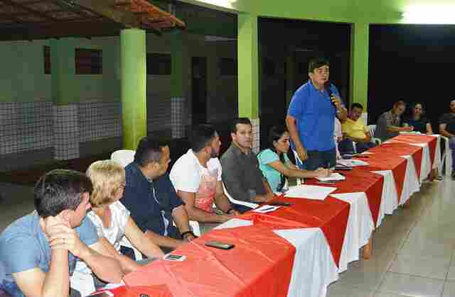 Cleiton Roque participa de reunião organizada para ouvir população