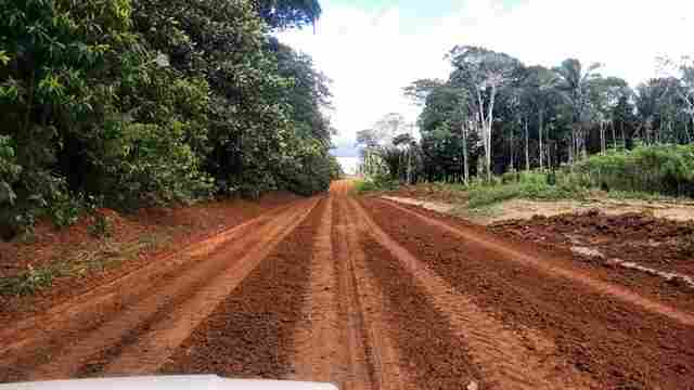 Prefeitura inicia ação de limpeza e recuperação de vias nos distritos