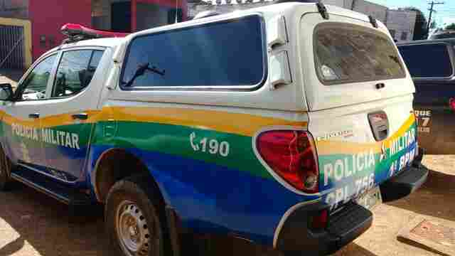 Homem pede para ser preso após espancar a esposa na frente da filha de 5 anos de idade