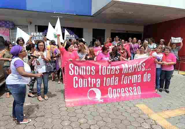 Trabalhadores em educação aprovam adesão à greve geral do dia 15