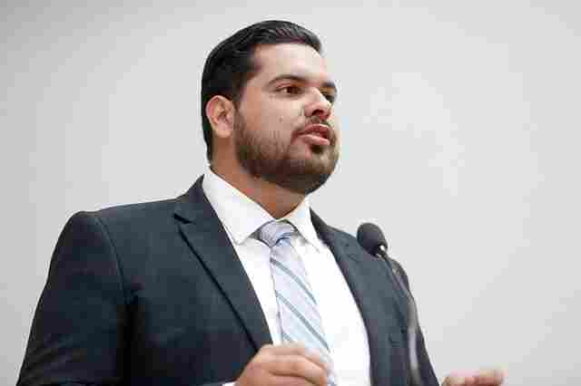 Deputado Jean Oliveira parabeniza a mulher no seu Dia Internacional