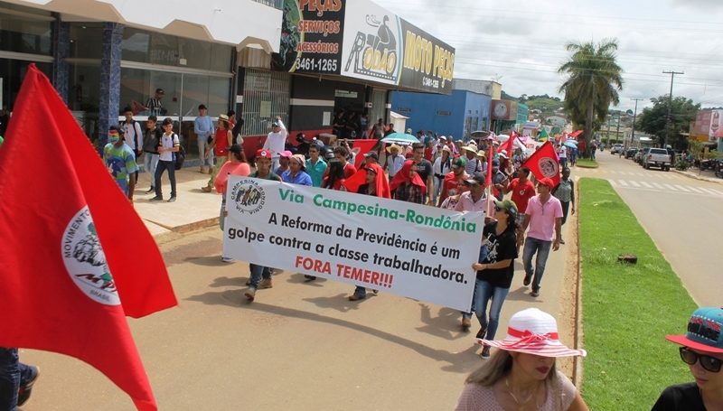 MPA e MST protestam em Ouro Preto do Oeste contra a reforma da previdência rural