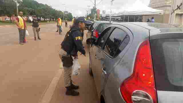 PRF faz ação para conscientizar mulheres no trânsito em Porto Velho