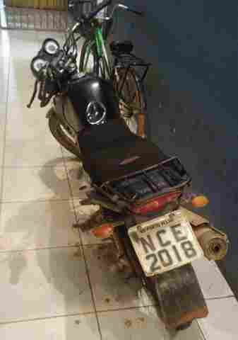 Dupla é detida com moto roubada e arma de brinquedo