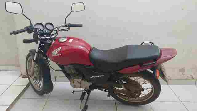 Condutor estava sem CNH e com moto adulterada