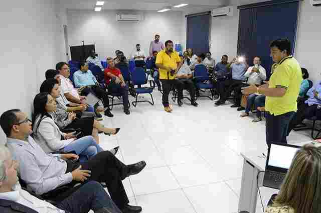 Cleiton Roque participa de encontro de prefeitos promovido pelo SEBRAE