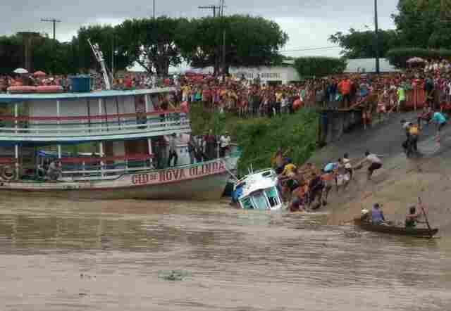 Duas crianças ainda estão desaparecidas após naufrágio no Rio Madeira