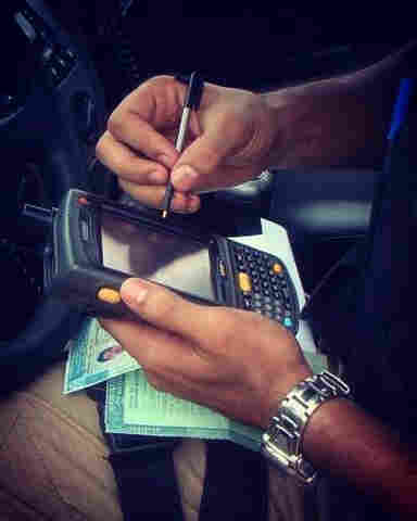 PRF detém idoso com habilitação falsa na BR-174