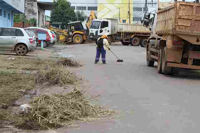 Semusb conclui mutirão no Bairro Pedrinhas, limpa o Conceição e pede para moradores manterem limpeza