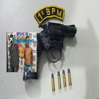 PM prende dupla com revólver na Zona Sul