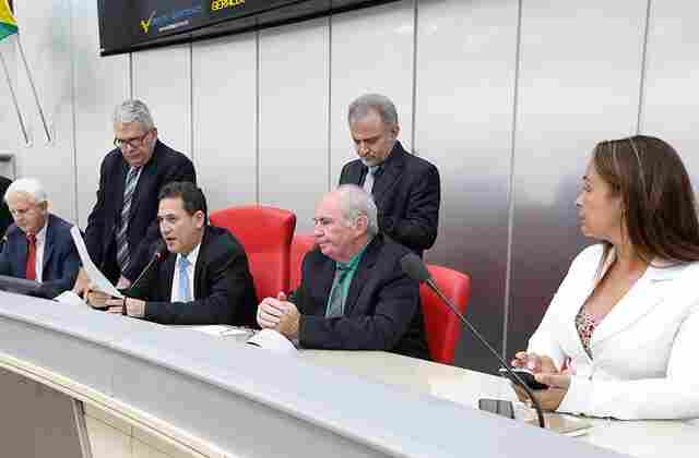 Assembleia faz doação de material odontológico e de enfermagem à prefeitura da capital