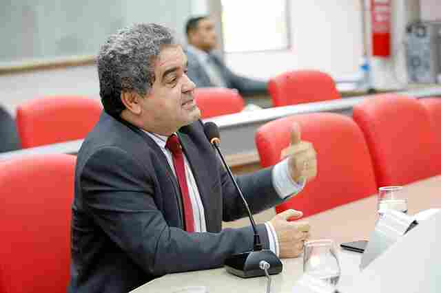 Aélcio da TV pede Voto de Louvor à Escola Rio Branco por seus 40 anos em Porto Velho