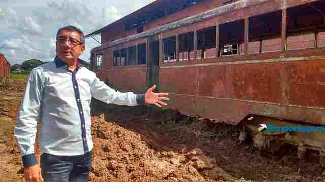 Prefeitura limpa vagões da EFMM e prevê recuperação das peças da Maria Fumaça