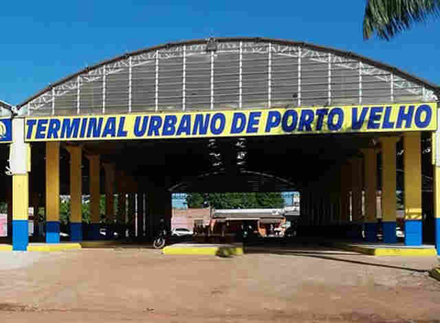 Forte chuva causa danos a loja do SIM no Terminal e prejudica atendimento