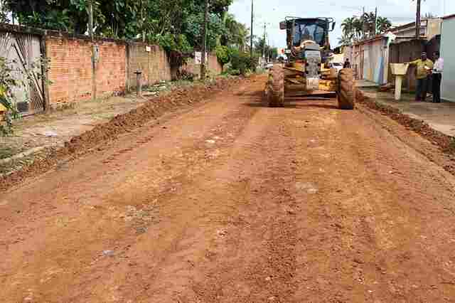 Semob mantém várias equipes de tapa-buracos e encascalhamento na capital