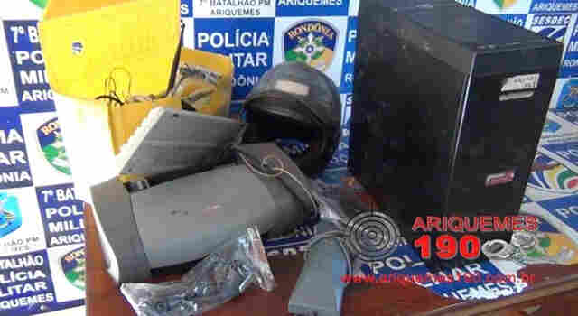 Ciclista encontra objetos furtados de cemitério em Ariquemes