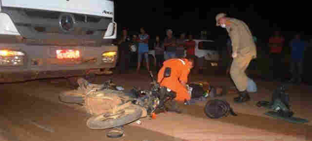 Criança de 1 ano morre e pais ficam feridos em acidente na BR-364