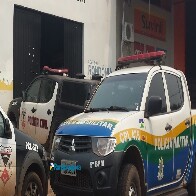 Adolescentes são detidos por bombeiros após roubarem bolsa de estudante na capital