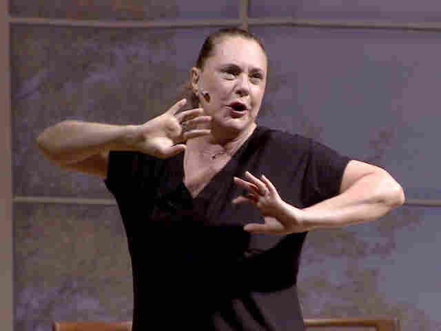 A.M.A.D.A.S, com Elizabeth Savala, trata a maturidade feminina de forma humorada