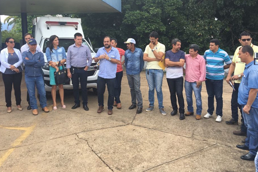 Laerte Gomes entrega ambulância em Urupá