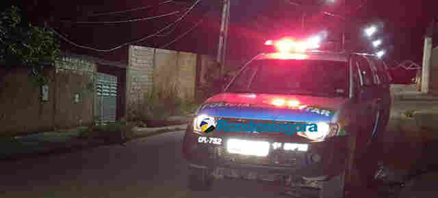 Dupla tenta matar estudante a tiros na frente de escola da Zona Leste