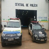 Homem espanca esposa a socos e a arrasta pela escada, na capital