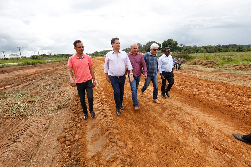 Maurão vistorias obras de acesso e conhece área da Rondônia Rural Show