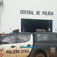 Dupla arromba restaurante e rouba celular em Porto Velho