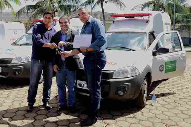 Deputado Aélcio da Tv entrega ambulância para Presidente Médici