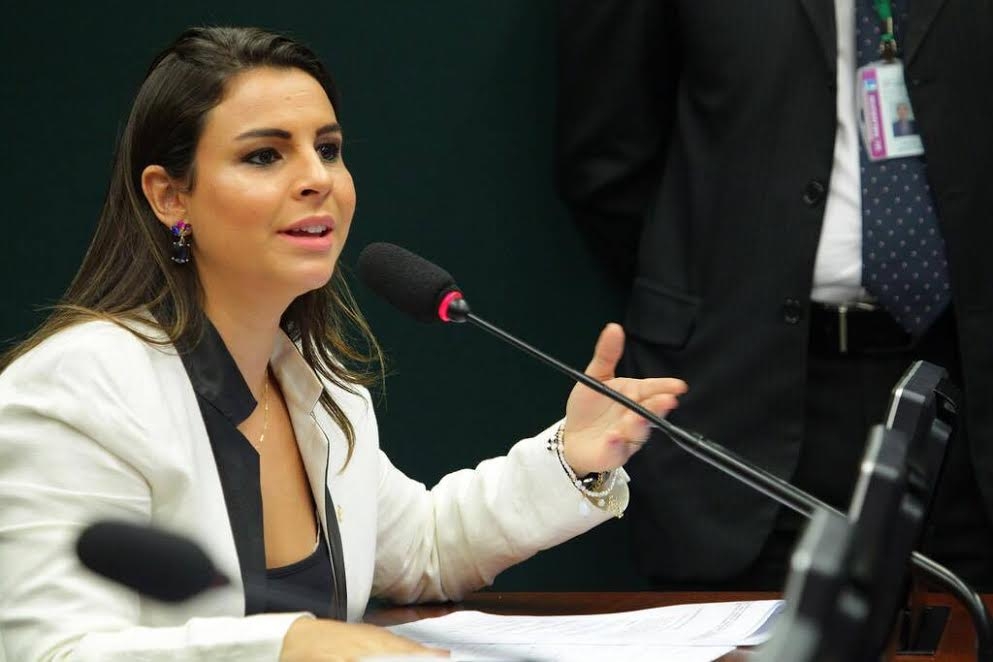 Mariana Carvalho propõe pena alternativa para devedores de pensão alimentícia