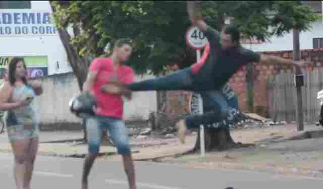 Vídeo: Após consumirem bebidas em conveniência de posto, jovens promovem pancadaria