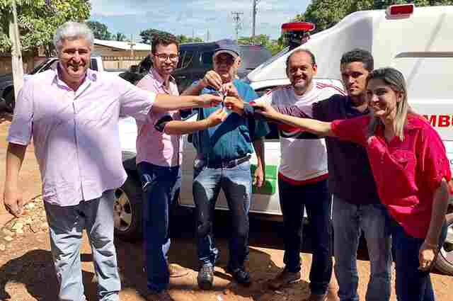 Laerte Gomes participa de entrega de ambulâncias em Alvorada do Oeste