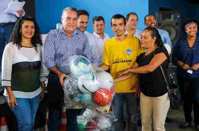 Escolas municipais de Ji-Paraná recebem kits esportivos